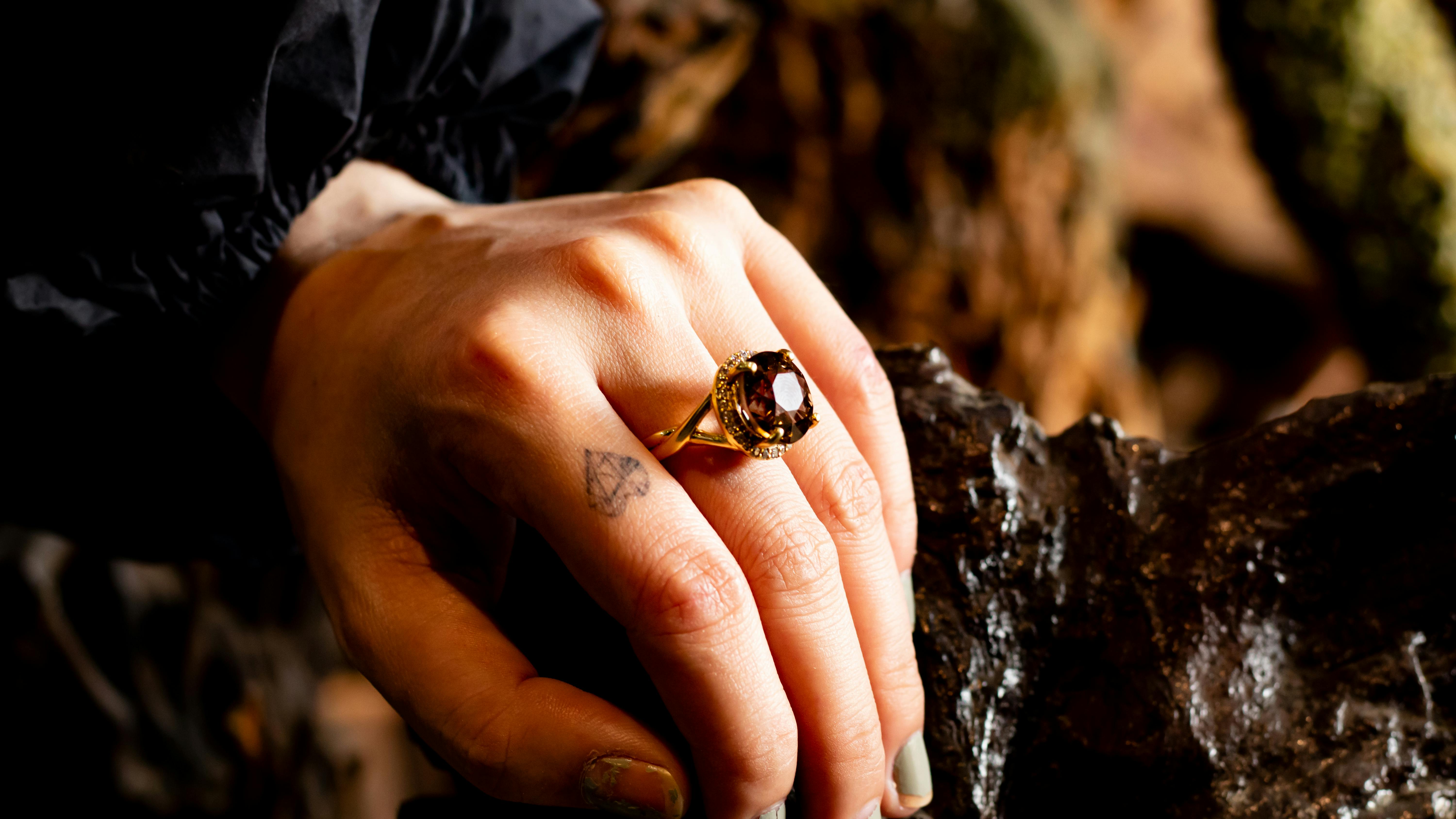 Spinel vs Sapphire: What's the Difference?